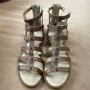 Lucky Brand Beverlee leather upper gladiator sandals size 6.5 Greek key design